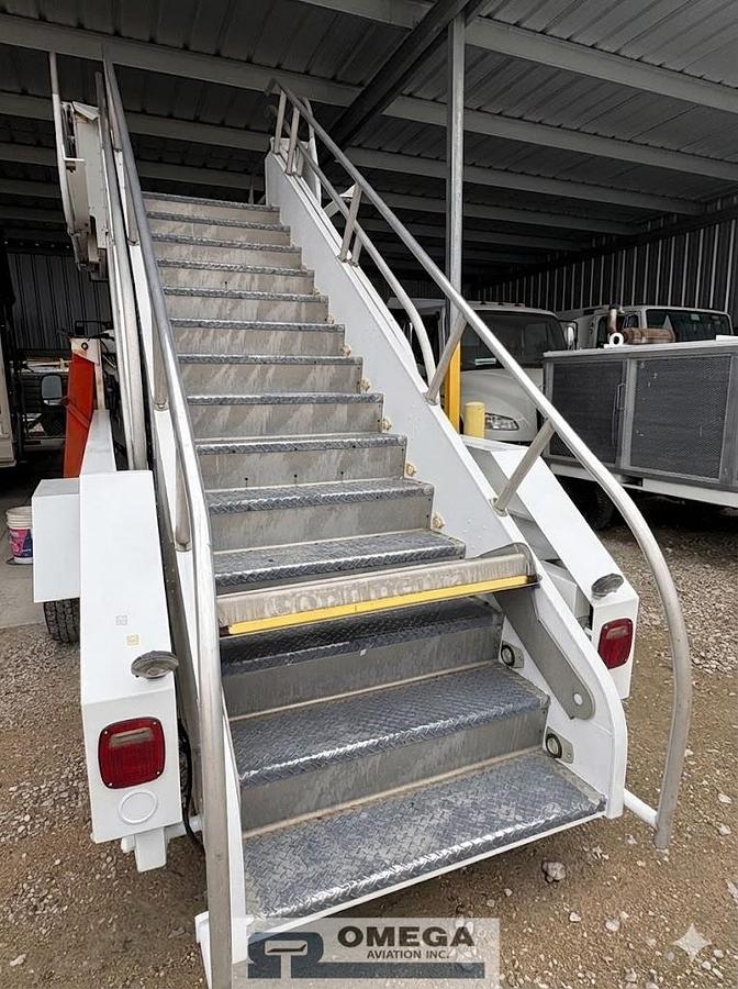 Refurbished 1999 Wollard TLPH-252 Passenger Stair Truck