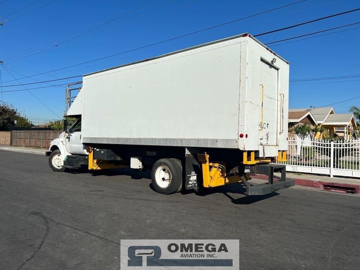 Used 2009 Ford F750 Wide Body Catering Truck with 220 Inch Lift Height