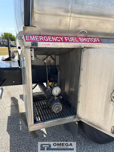 Used 1998 Freightliner 3,000 Gallon Jet Fuel Truck