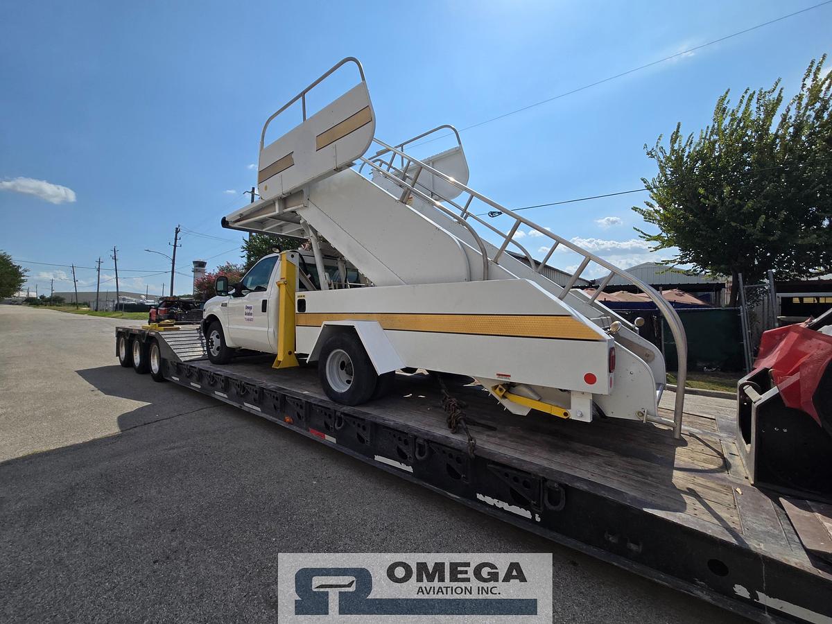 Refurbished 2002 Wollard TLPH-252 Passenger Stair Truck
