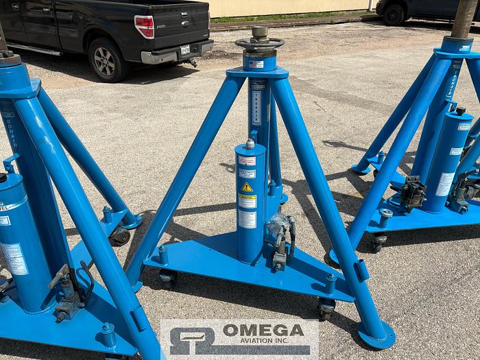 Used Tronair 02-1248-0112. 12 Ton Single Stage Jack