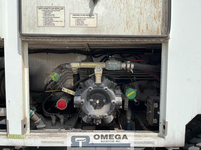 Used 2002 FMC LMD2000 Aircraft Deicer with AirFirst Blower