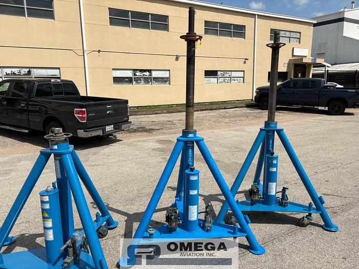 Used Tronair 02-1248-0112. 12 Ton Single Stage Jack