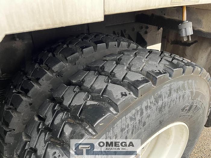 Used 2001 FMC LMD2000 Aircraft Deicer Truck