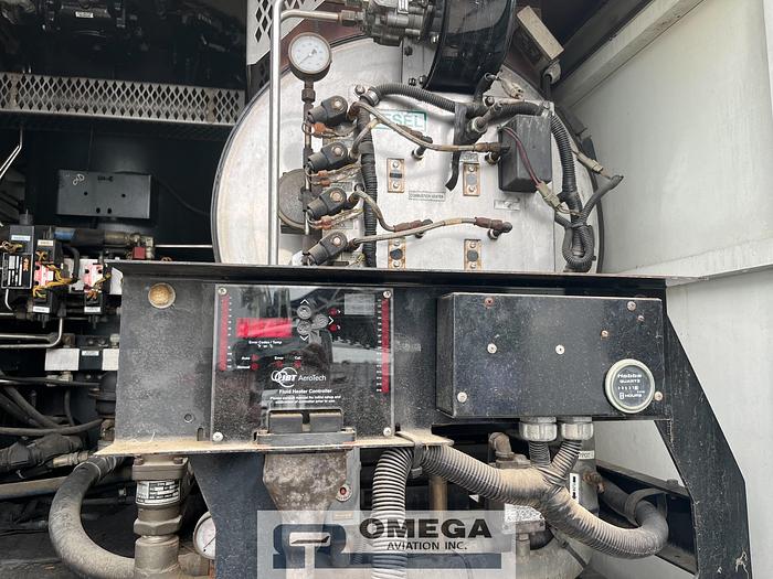 Used 2000 FMC LMD2000 Aircraft Deicer Truck