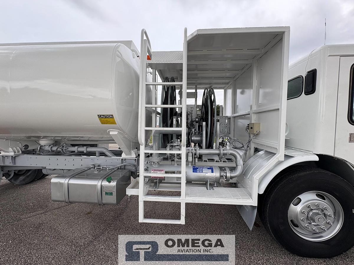 Refurbished 2003 DTS 5,000 Gallon Jet Fuel Truck