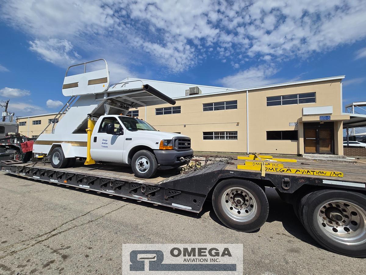 Refurbished 2002 Wollard TLPH-252 Passenger Stair Truck
