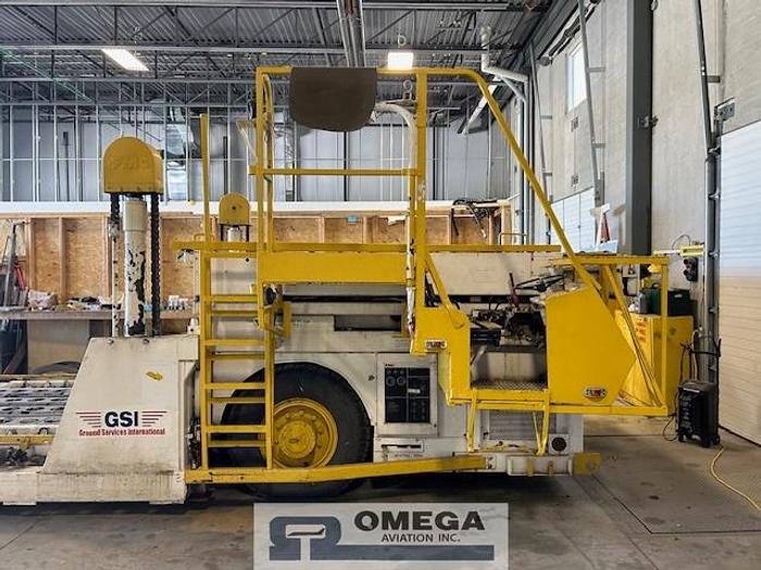 Used 1987 FMC MDL-40 Main Deck Cargo Loader