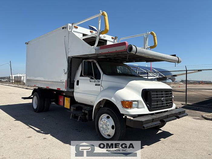 Refurbished 2001 Hi-Way / Kidron S-70-14/4CB14AH Narrow Body Catering Truck