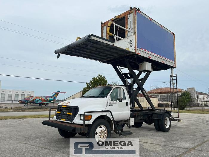 Used 2001 Hi-Way / Kidron S-70-14 / 4CB14AH. Narrow Body Catering Truck (With Title)