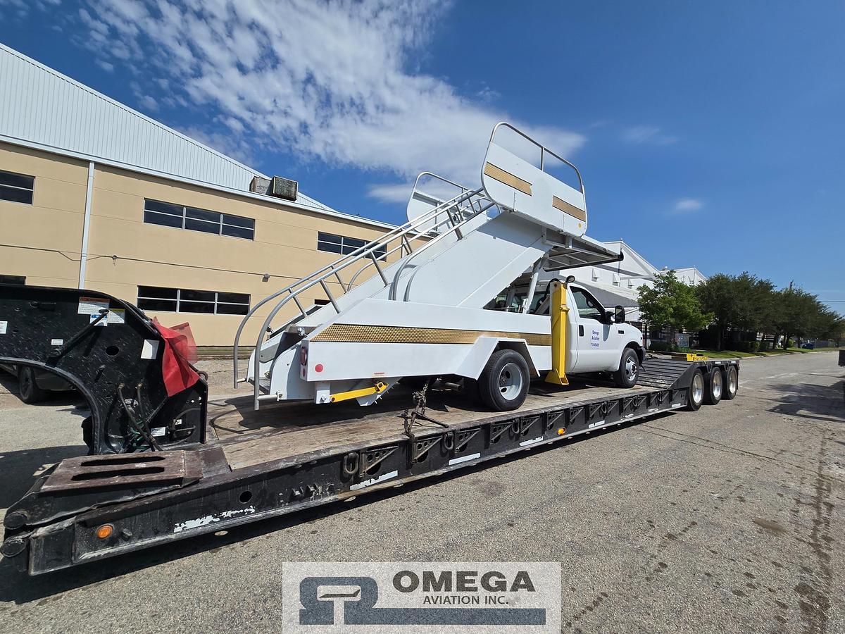 Refurbished 2002 Wollard TLPH-252 Passenger Stair Truck