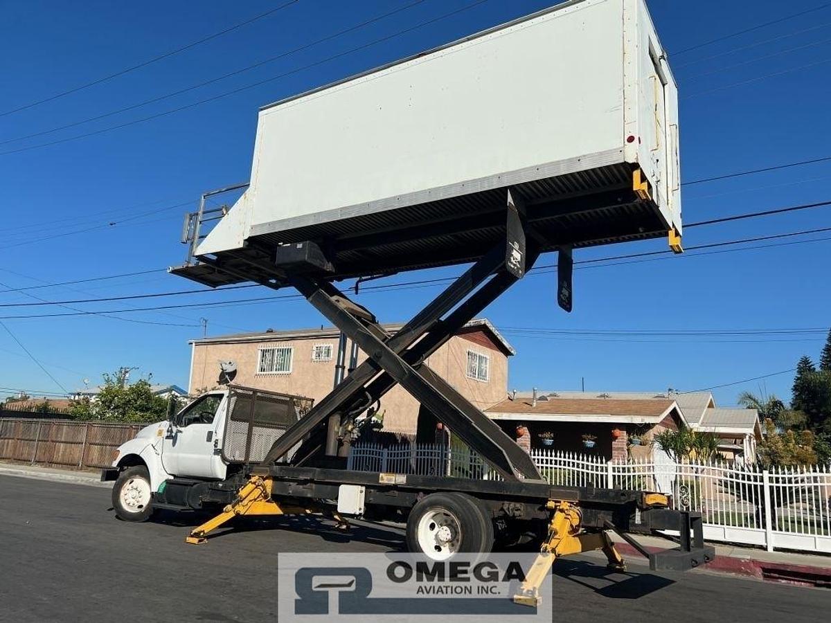 Used 2009 Ford F750 Wide Body Catering Truck with 220 Inch Lift Height