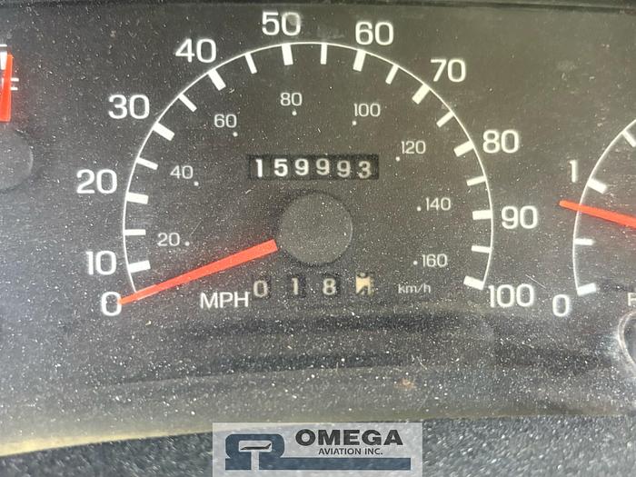 Refurbished 2001 Hi-Way / Kidron S-70-14/4CB14AH Narrow Body Catering Truck