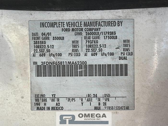 Refurbished 2001 Hi-Way / Kidron S-70-14/4CB14AH Narrow Body Catering Truck