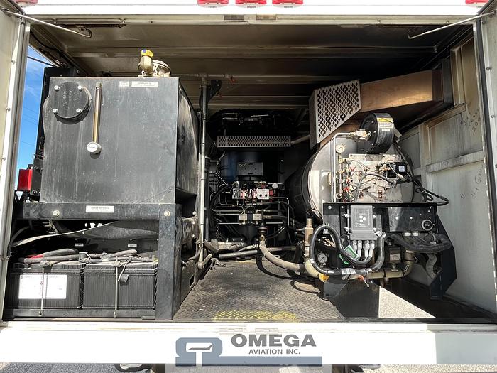 Used 2001 FMC LMD2000 Aircraft Deicer Truck