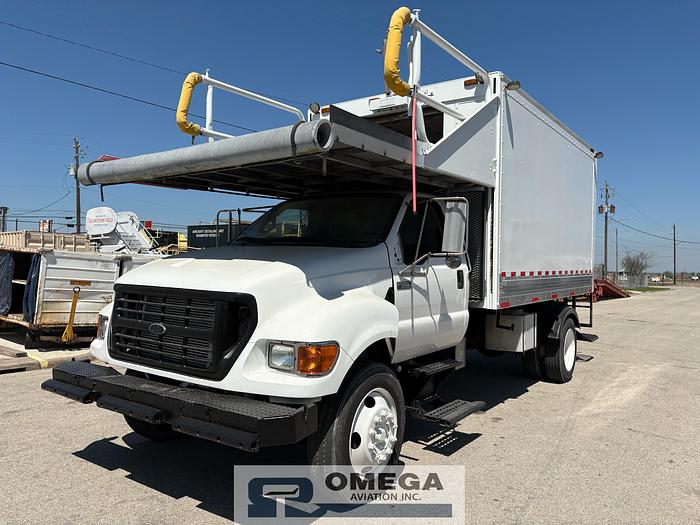 Refurbished 2001 Hi-Way / Kidron S-70-14/4CB14AH Narrow Body Catering Truck