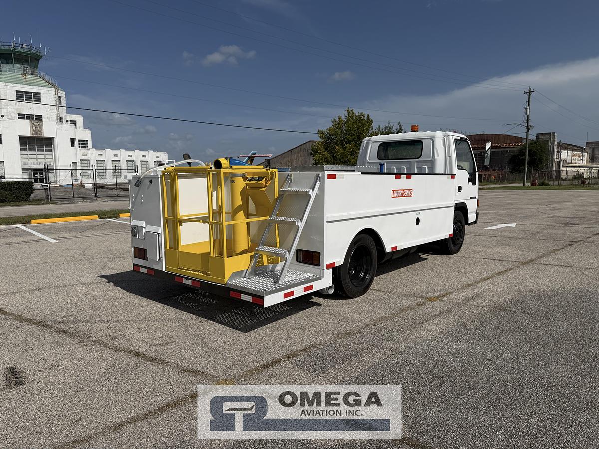 Refurbished 2005 Stinar SLS-500PL Lavatory Service Truck With Lift – Isuzu NPR Chassis