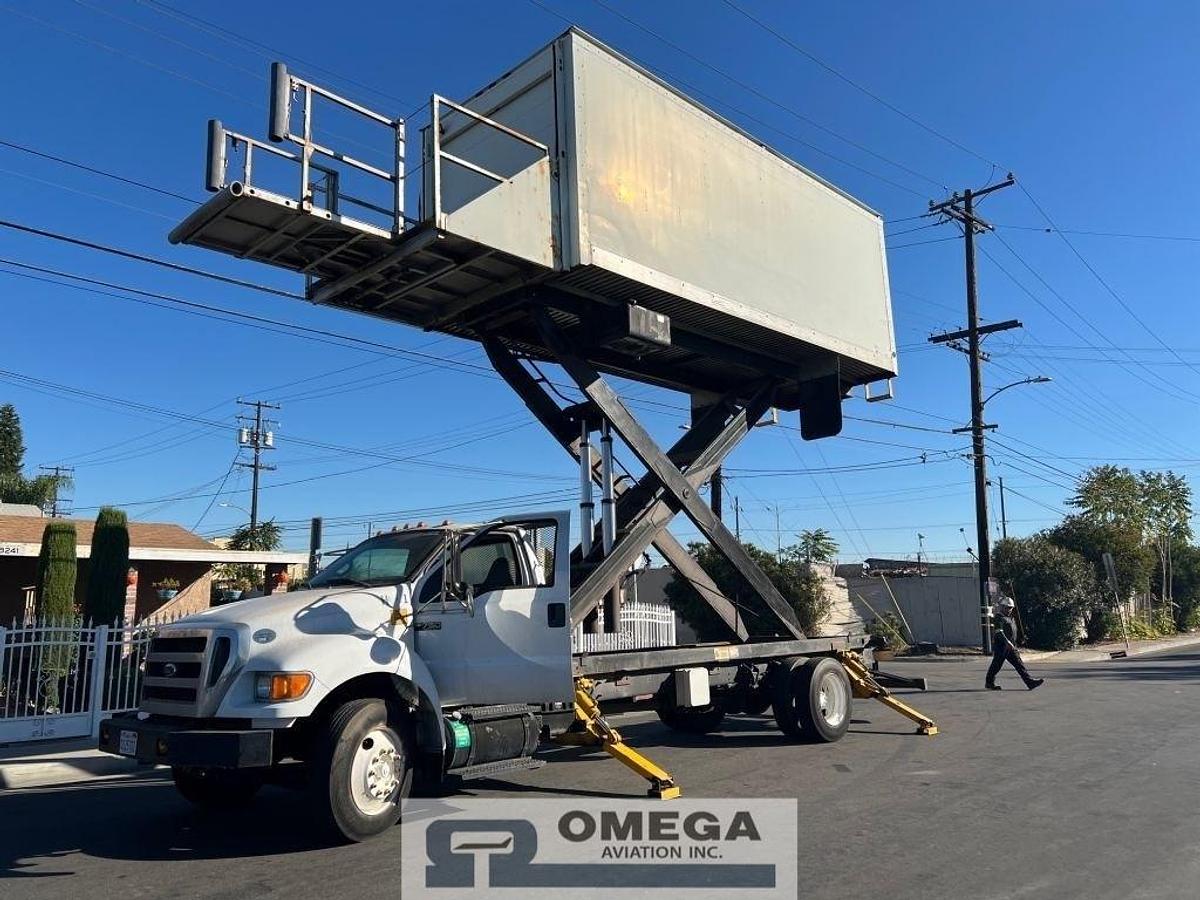 Used 2009 Ford F750 Wide Body Catering Truck with 220 Inch Lift Height