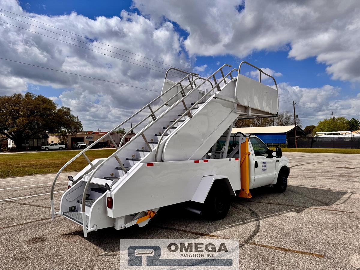 Refurbished 1999 Wollard TLPH-252 Passenger Stair Truck