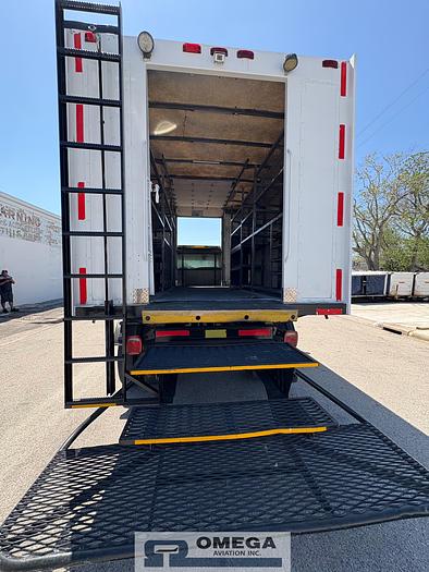 Refurbished 2001 Hi-Way / Kidron S-70-14/4CB14AH Narrow Body Catering Truck