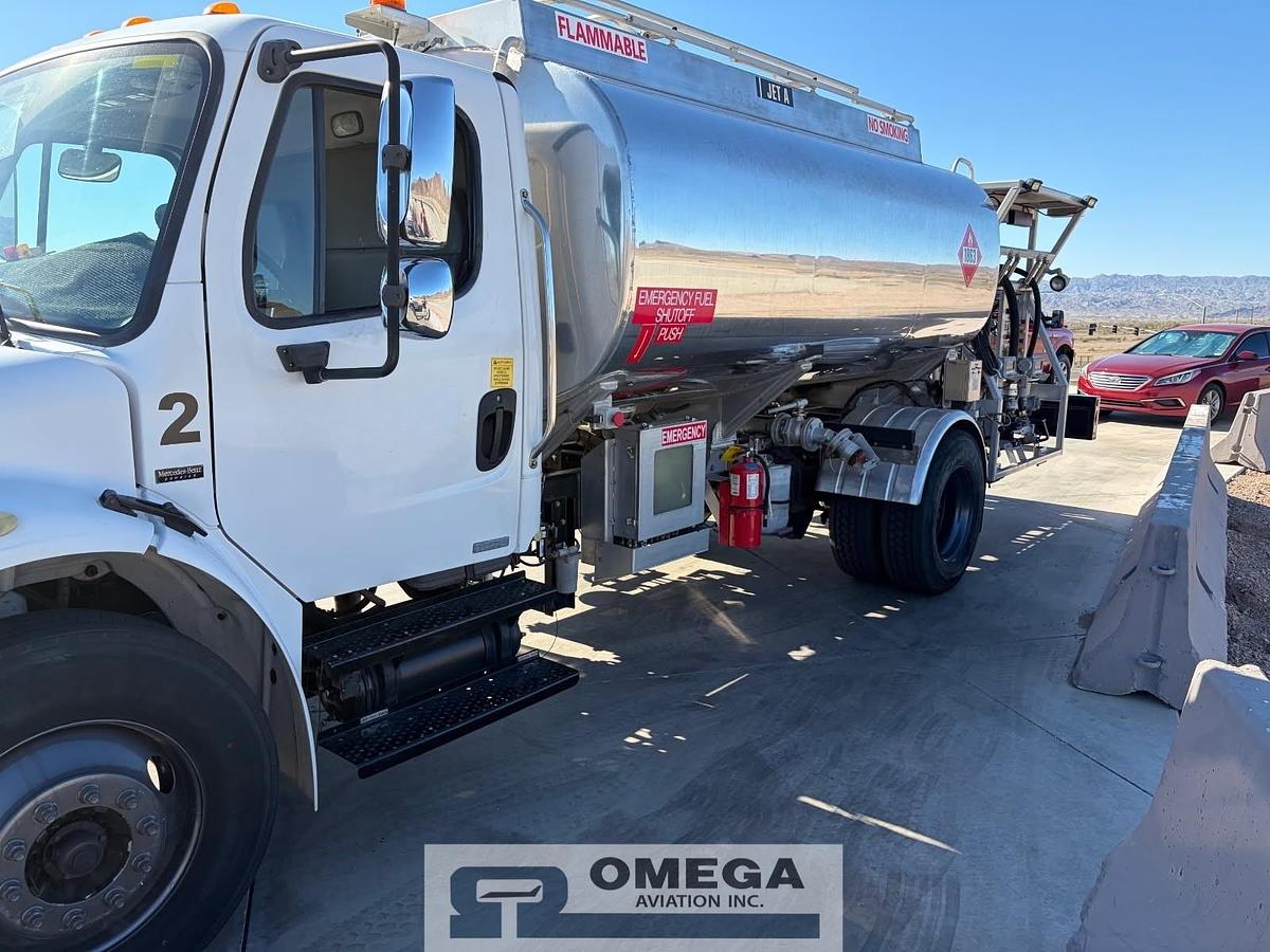 Used 2004 Freightliner 3,000 Gallon Jet Fuel Truck