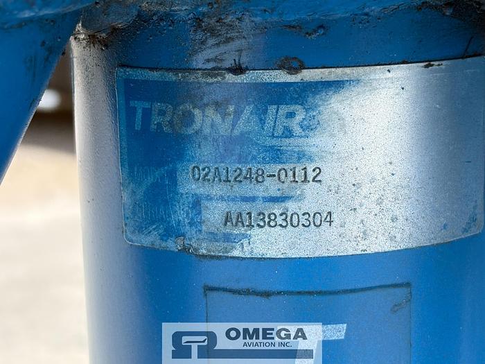 Used Tronair 02-1248-0112. 12 Ton Single Stage Jack