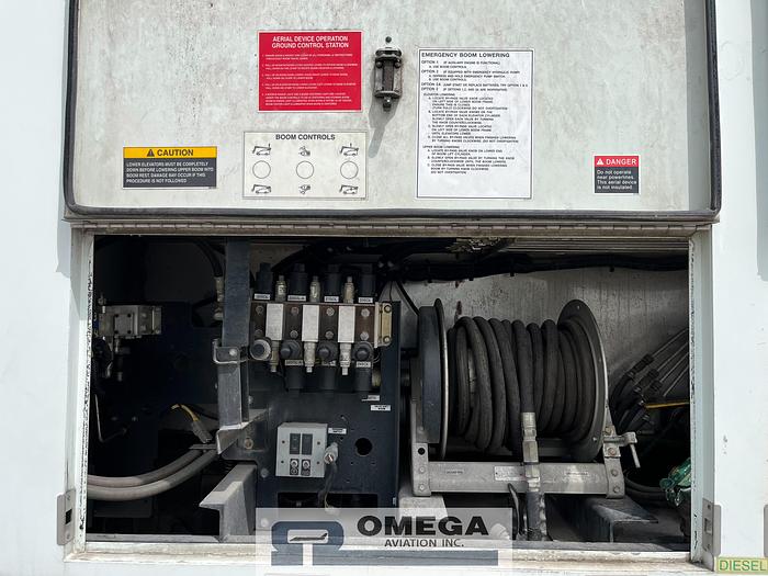 Used 2002 FMC LMD2000 Aircraft Deicer with AirFirst Blower