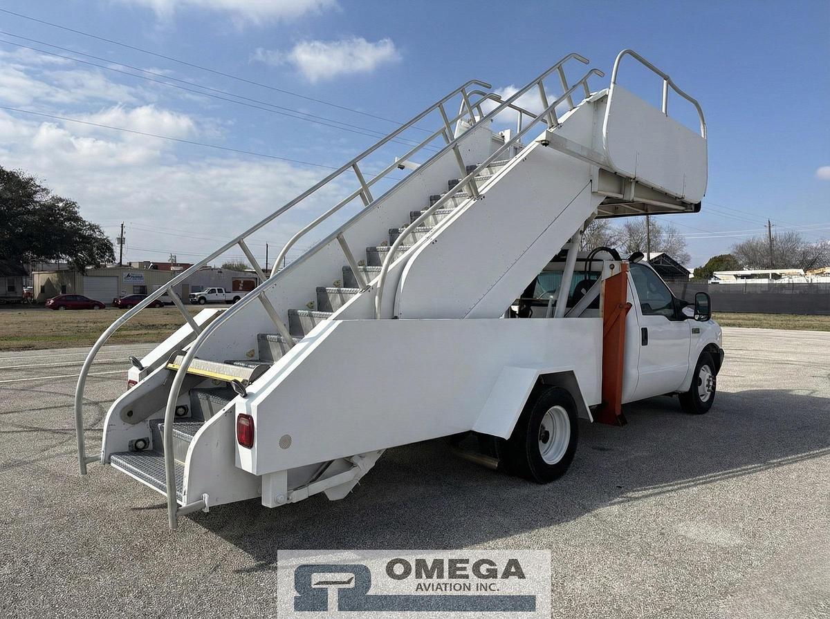 Refurbished 1999 Wollard TLPH-252 Passenger Stair Truck