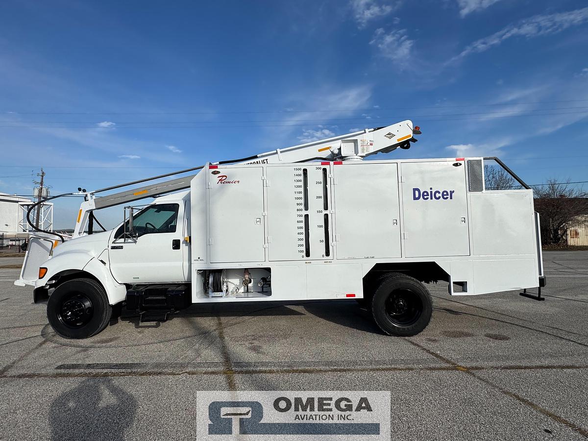 Refurbished 2001 Premier MT35P18 Aircraft Deicer Truck