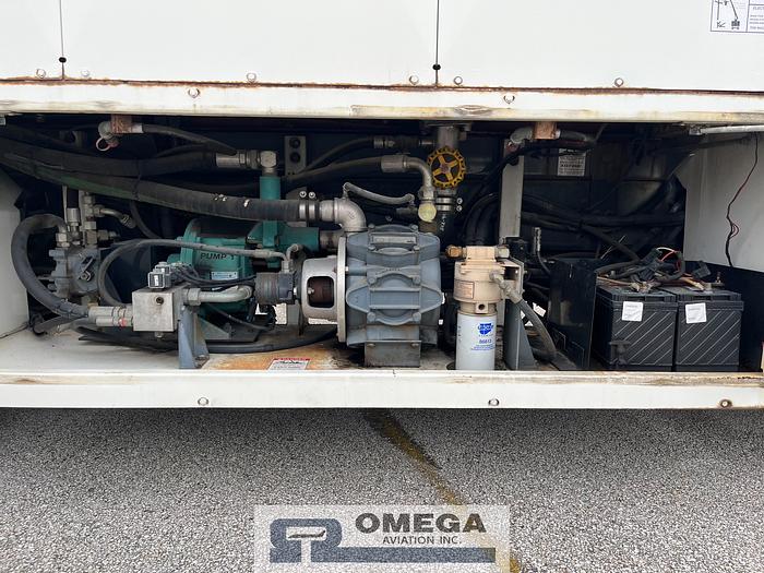 Used 1999 Global 2100LBNR Aircraft Deicer Truck