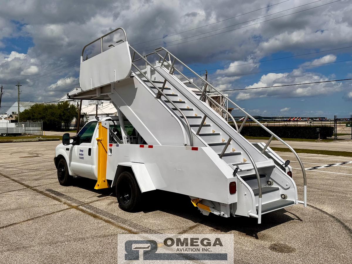 Refurbished 1999 Wollard TLPH-252 Passenger Stair Truck