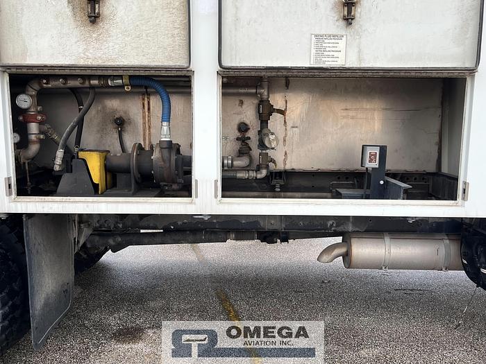 Used 2001 FMC LMD2000 Aircraft Deicer Truck