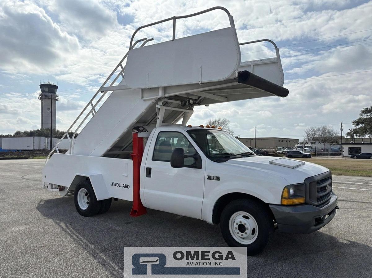 Refurbished 1999 Wollard TLPH-252 Passenger Stair Truck
