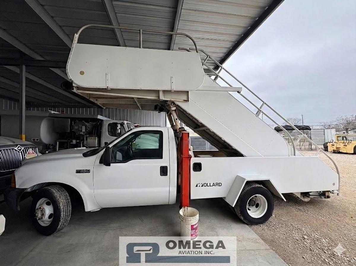 Refurbished 1999 Wollard TLPH-252 Passenger Stair Truck