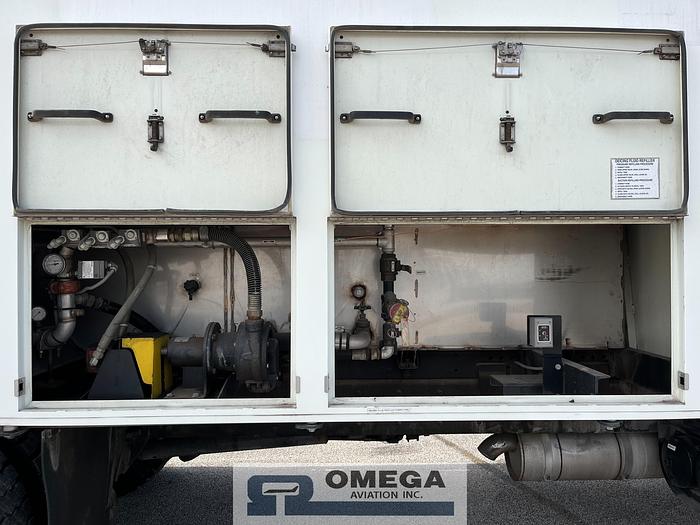 Used Unit 9481 - 1998 FMC LMD2000 Aircraft Deicer Truck