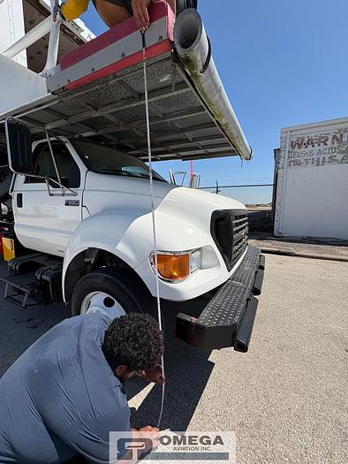 Refurbished 2001 Hi-Way / Kidron S-70-14/4CB14AH Narrow Body Catering Truck