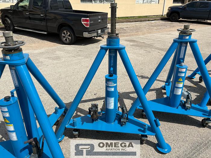 Used Tronair 02-1248-0112. 12 Ton Single Stage Jack