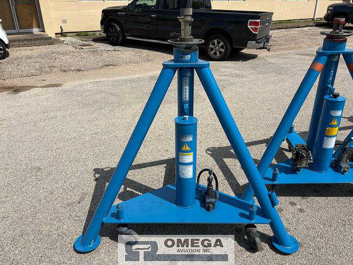Used Tronair 02-1248-0112. 12 Ton Single Stage Jack