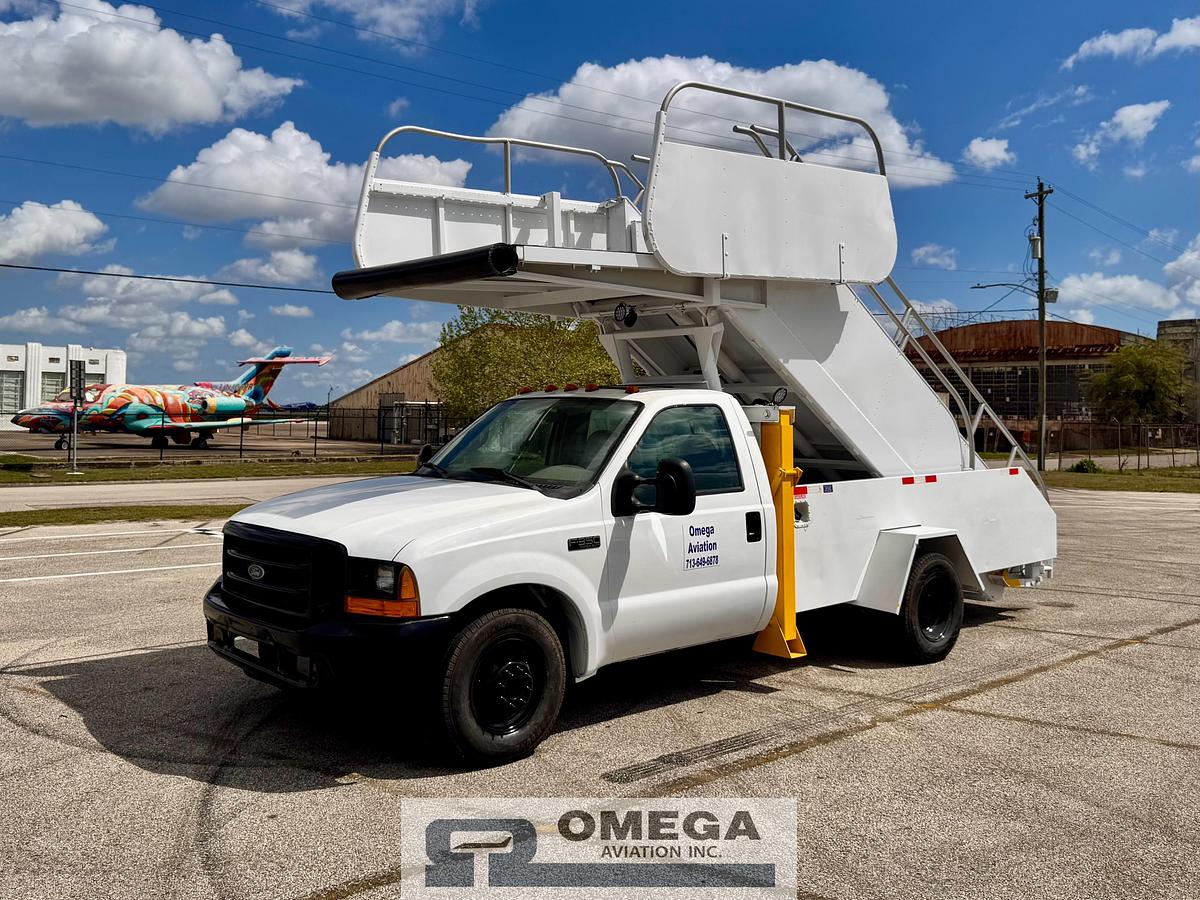 Refurbished 1999 Wollard TLPH-252 Passenger Stair Truck