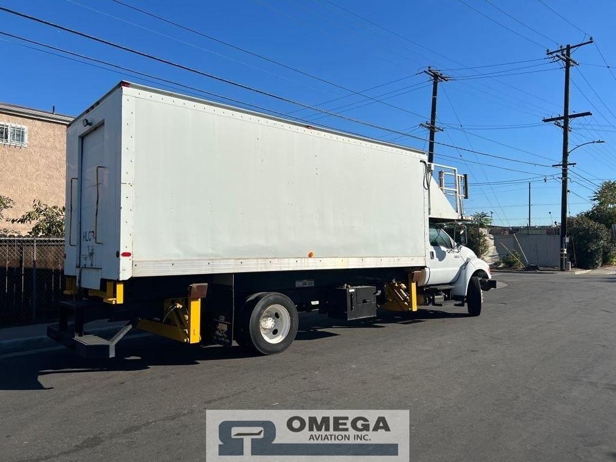Used 2009 Ford F750 Wide Body Catering Truck with 220 Inch Lift Height