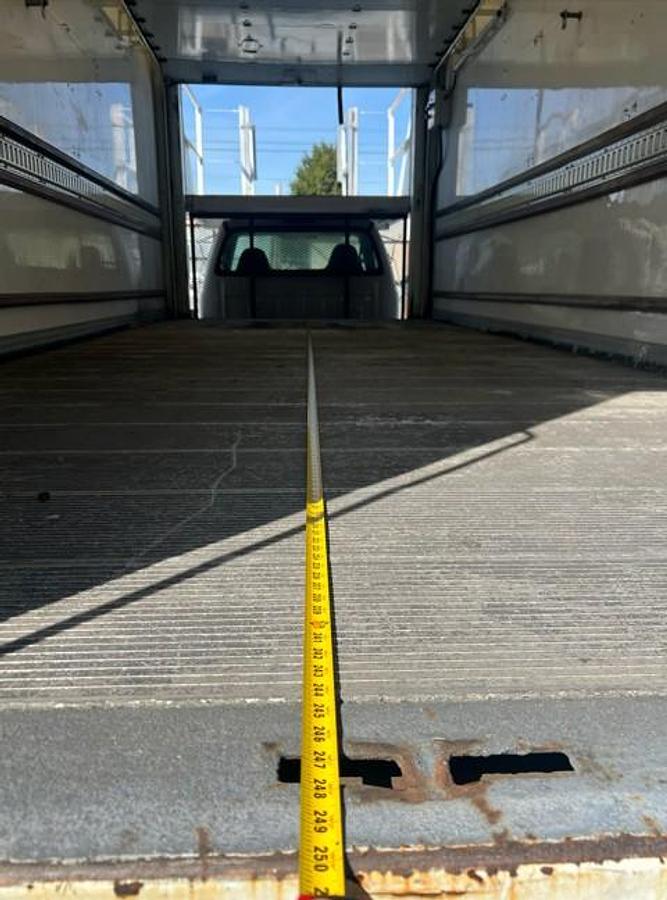 Used 2009 Ford F750 Wide Body Catering Truck with 220 Inch Lift Height