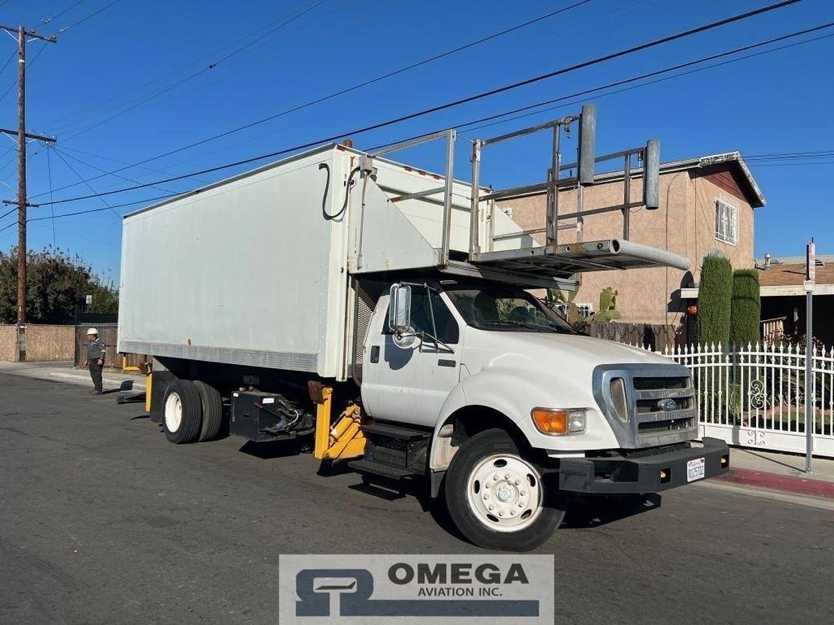 Used 2009 Ford F750 Wide Body Catering Truck with 220 Inch Lift Height