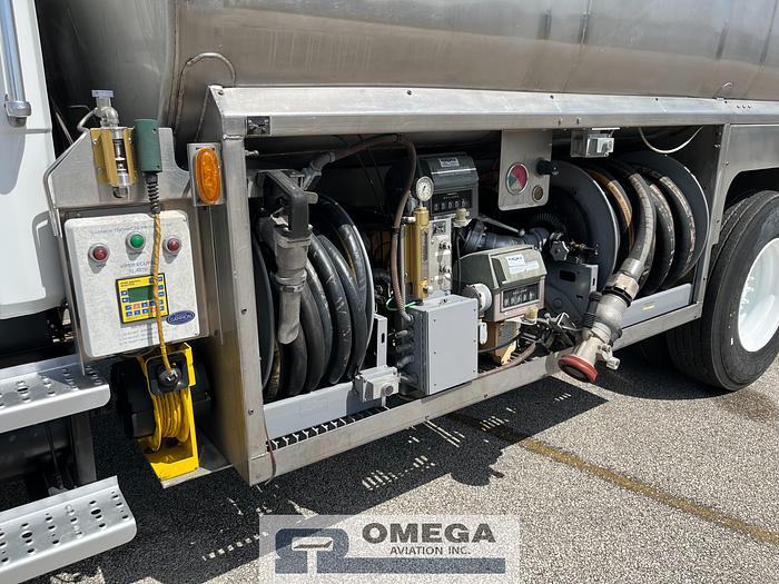 Used 1998 Freightliner 3,000 Gallon Jet Fuel Truck