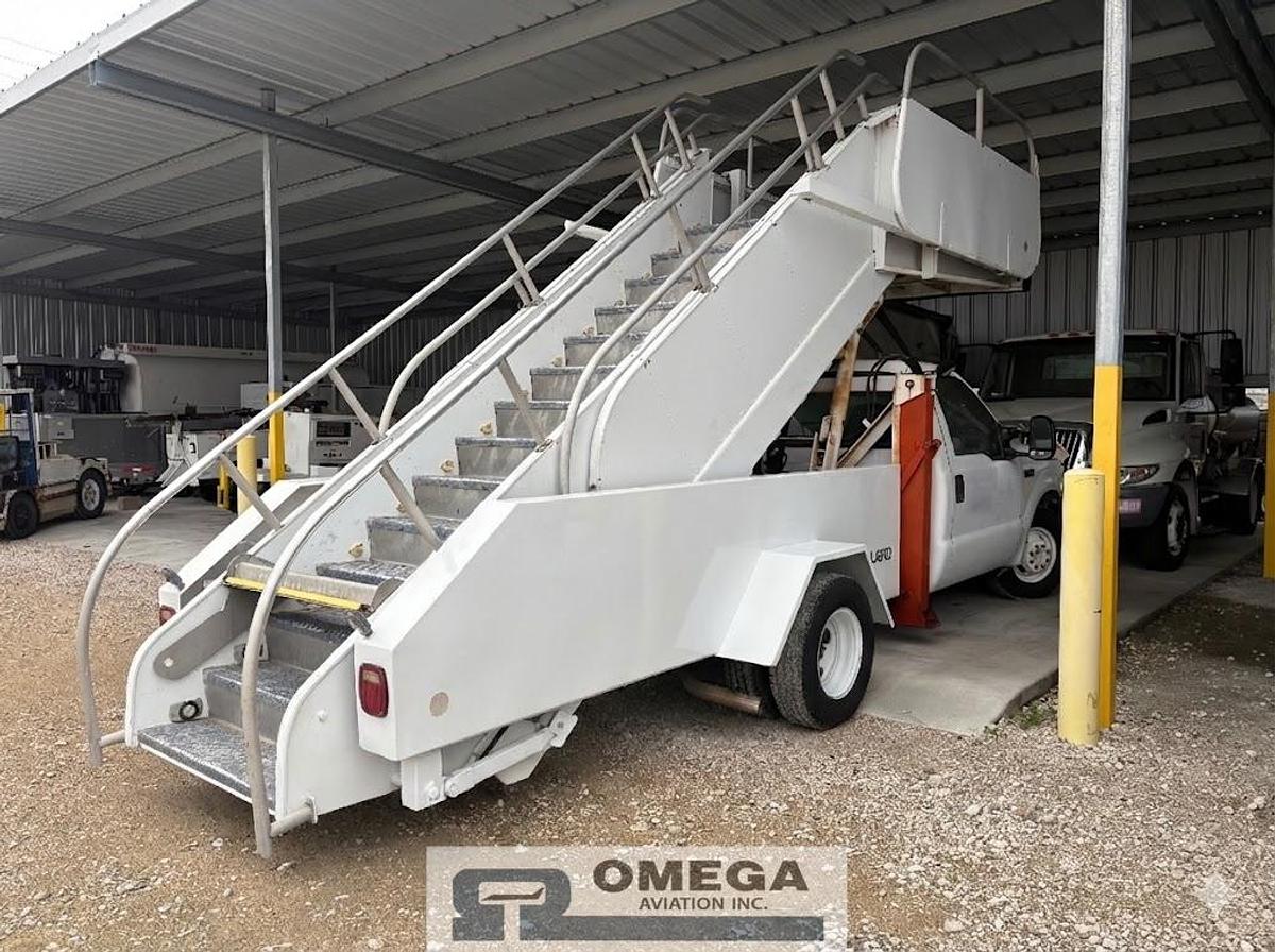 Refurbished 1999 Wollard TLPH-252 Passenger Stair Truck