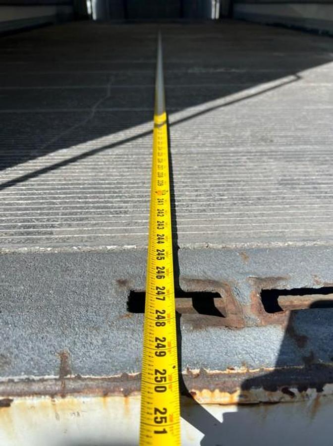 Used 2009 Ford F750 Wide Body Catering Truck with 220 Inch Lift Height