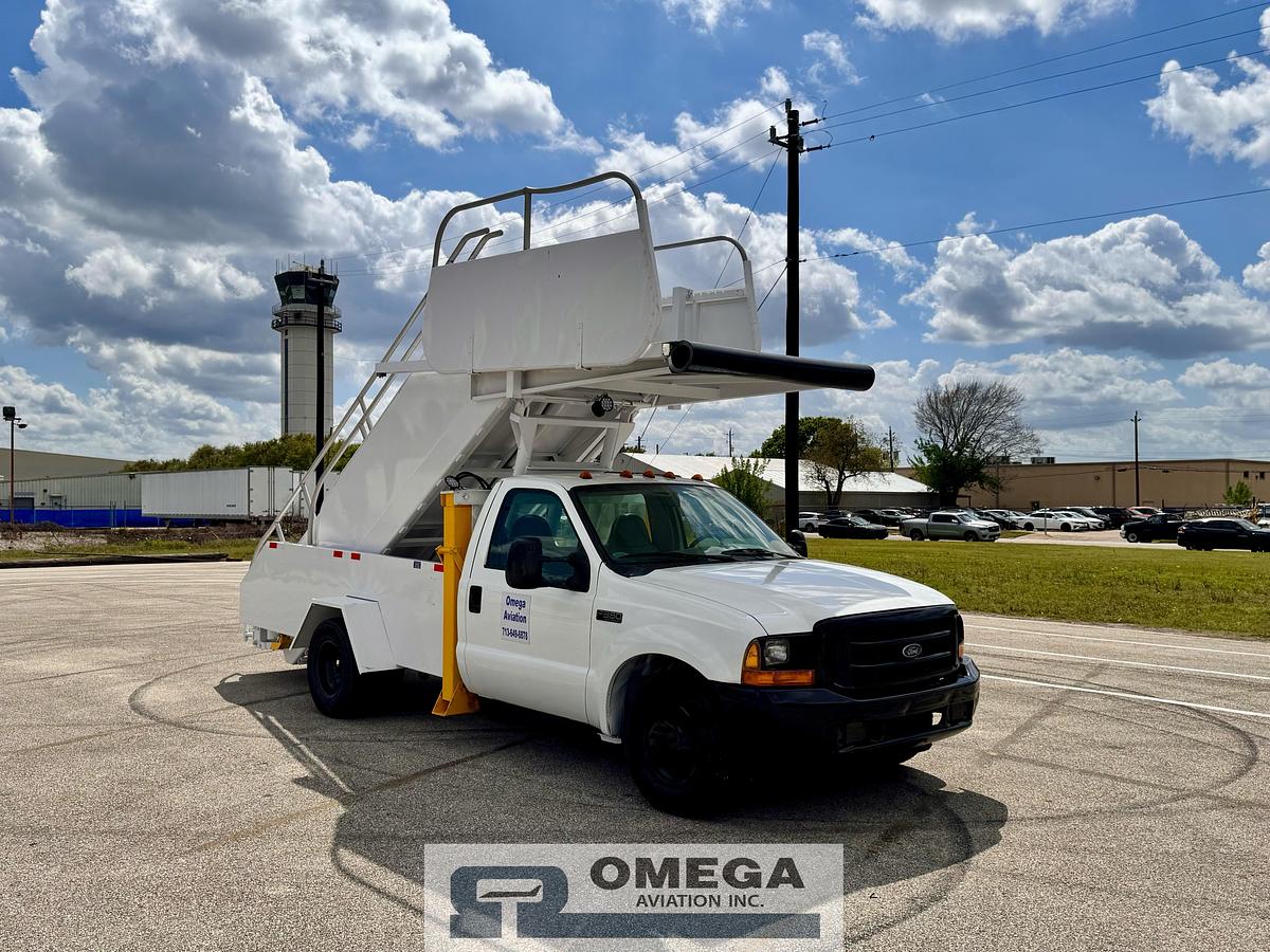 Refurbished 1999 Wollard TLPH-252 Passenger Stair Truck