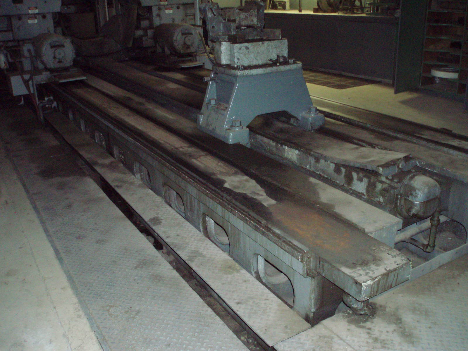 Used 50"/63" x 376" FARREL Model 69 A 4895 TRAVELING-HEAD ROLL GRINDER