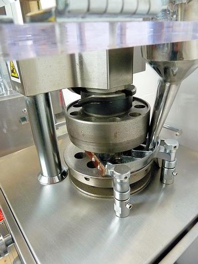 Used F 15161 E - Tablet Press LFA RTP - 9 Stations