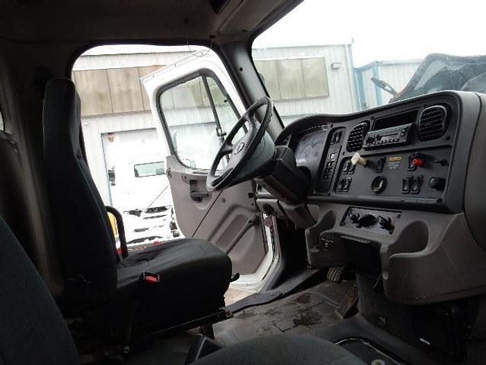 Used 2009 Freightliner M2-112V