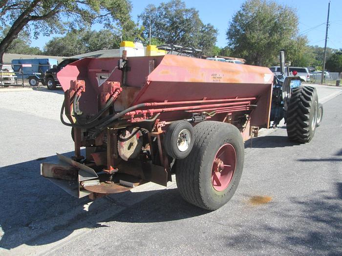 Used Conibear 5 Ton Fertilizer Spreader